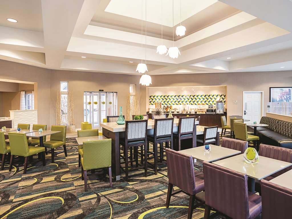 La Quinta Inn & Suites by Wyndham Phoenix Chandler - photo 44