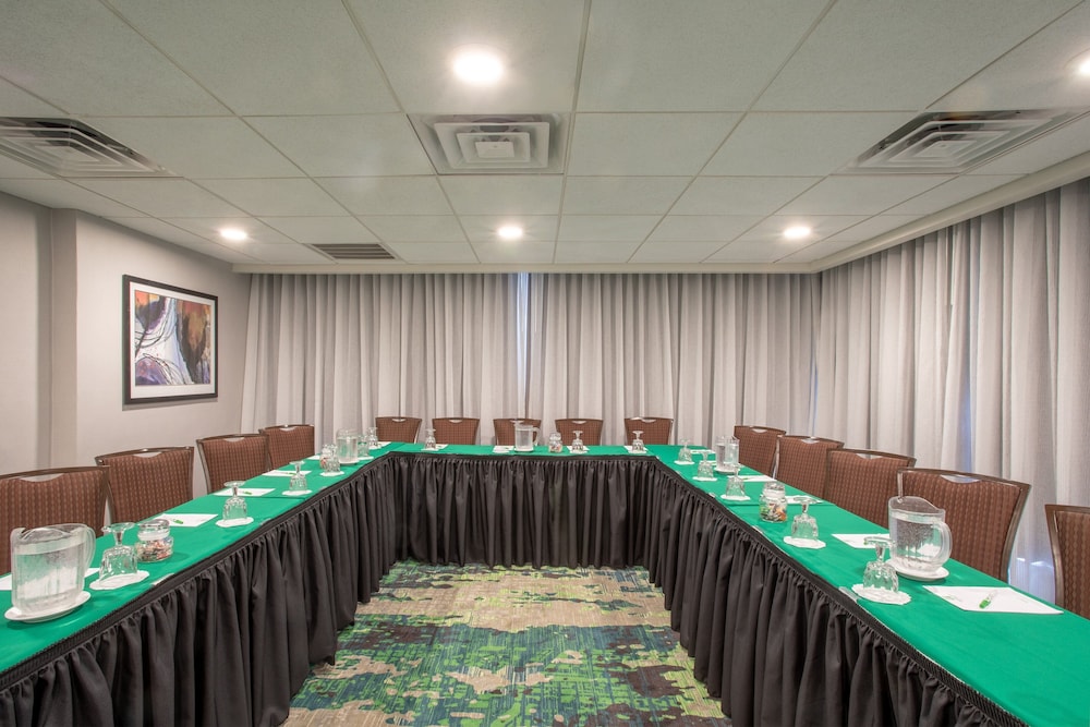 Holiday Inn & Suites Parsippany Fairfield by IHG - photo 32