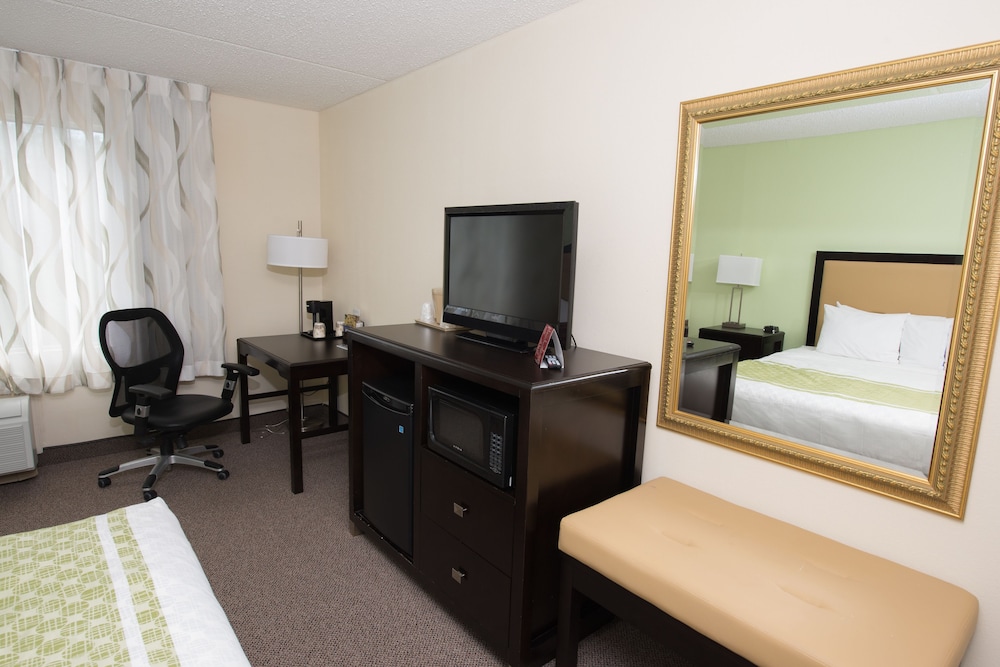 The Hope Hotel and Richard C. Holbrooke Conference Center - photo 6