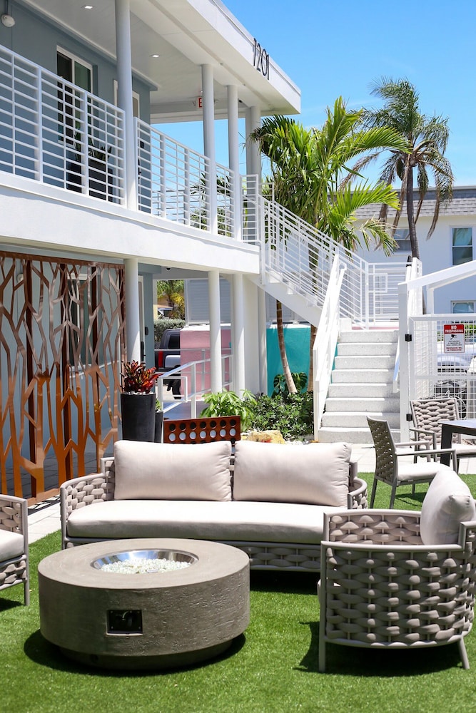 The Saint Hotel - photo 175