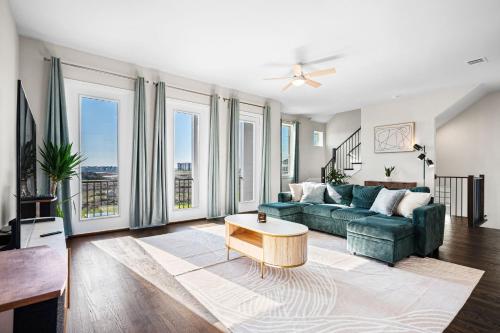 Stylish 4BR Lake House — 4-Star Luxury Hotel in Rowlett, United States