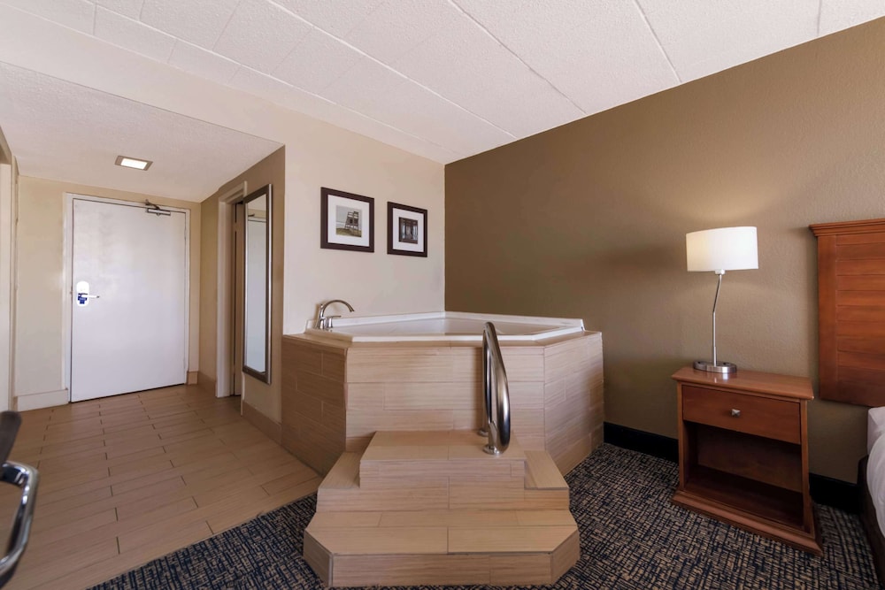 Comfort Inn South Oceanfront - photo 41
