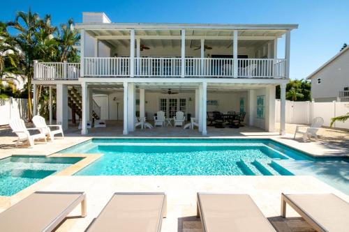 AMI Boathouse 520 Loquat in Anna Maria, United States