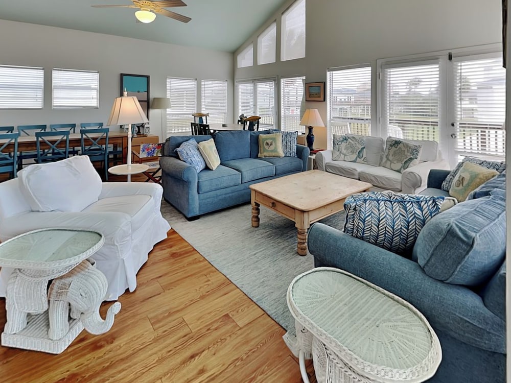 ShangriLaLa by Ryson Vacation Rentals — 4-Star Luxury Hotel in Galveston, United States
