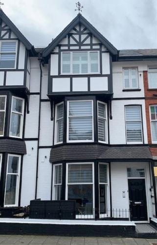 Sandleigh Apartment