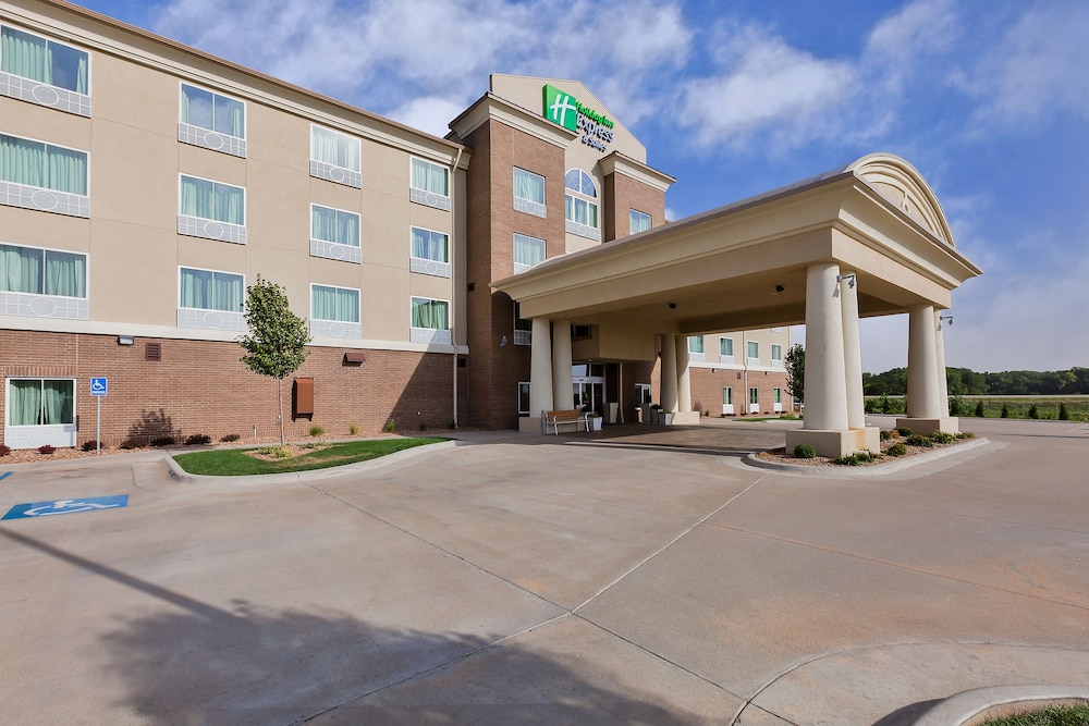 Holiday Inn Express Salinas by IHG - photo 32