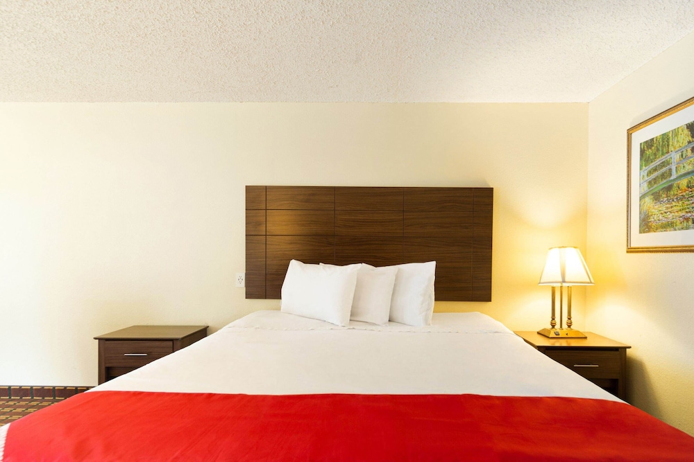 Days Inn by Wyndham Atmore - photo 11