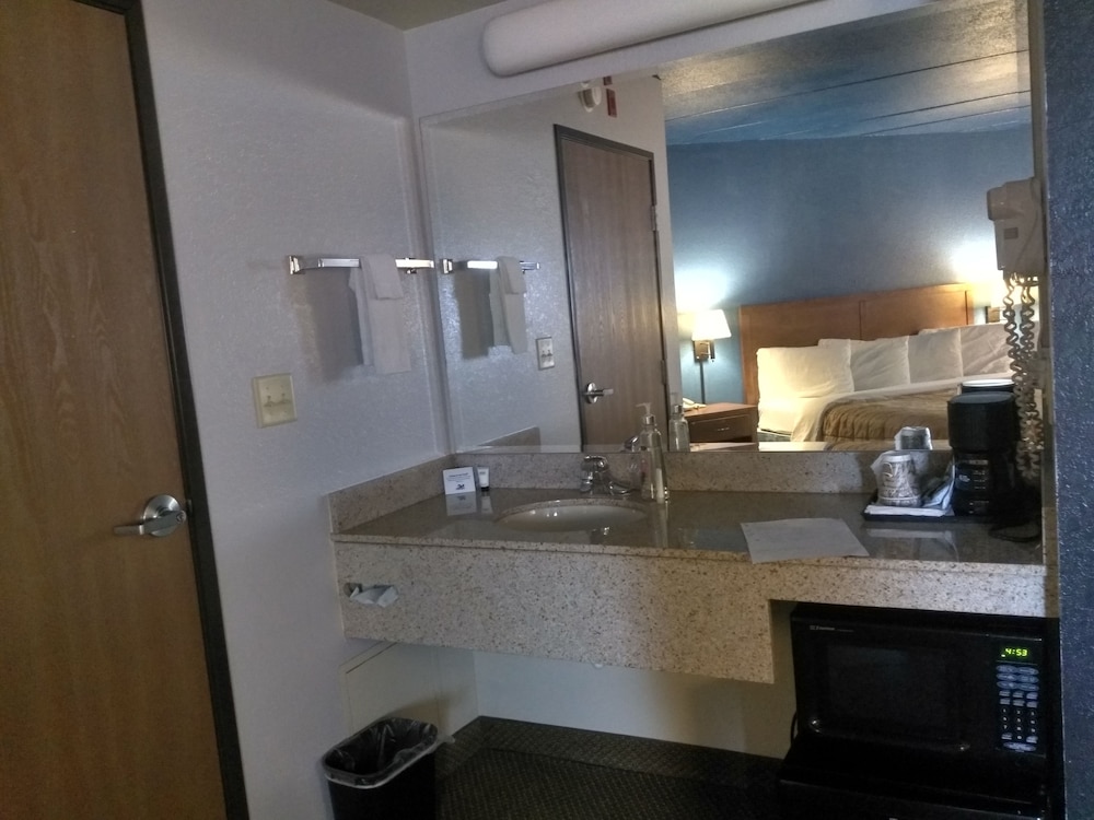 Madelia Hotel & Suites - photo 43