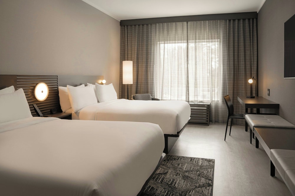 Holiday Inn & Suites Asheville Biltmore Village Area - photo 19