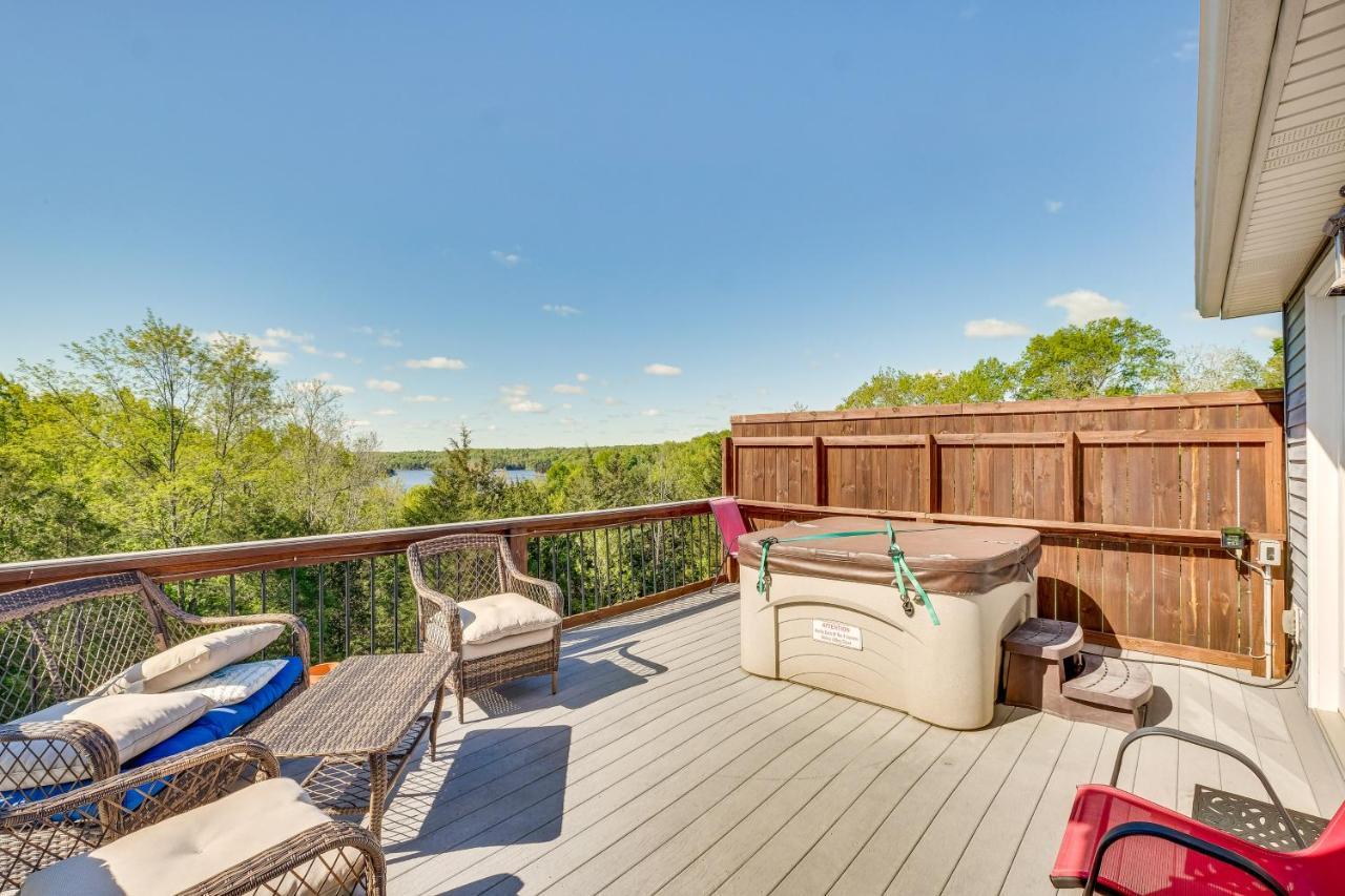Lake View Kentucky Getaway with Resort Amenities — hotel in Taylorsville