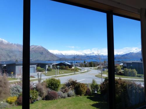 acomo at Clutha stunning views pool & gym access in Wanaka, New Zealand