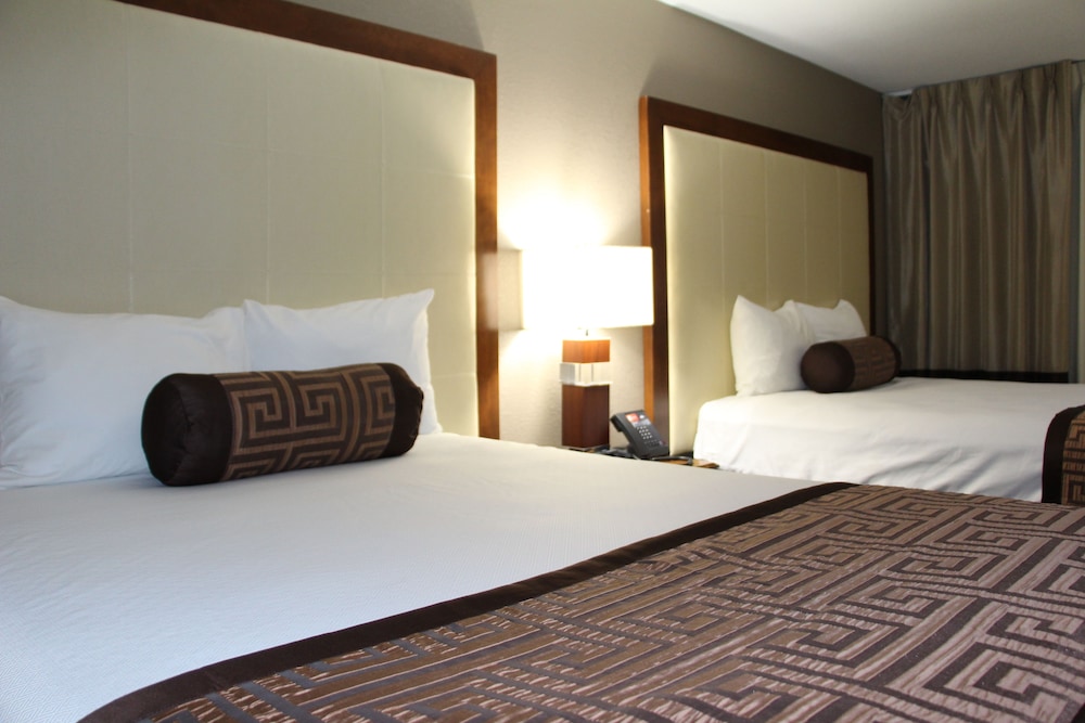 Westbridge Inn & Suites - photo 21
