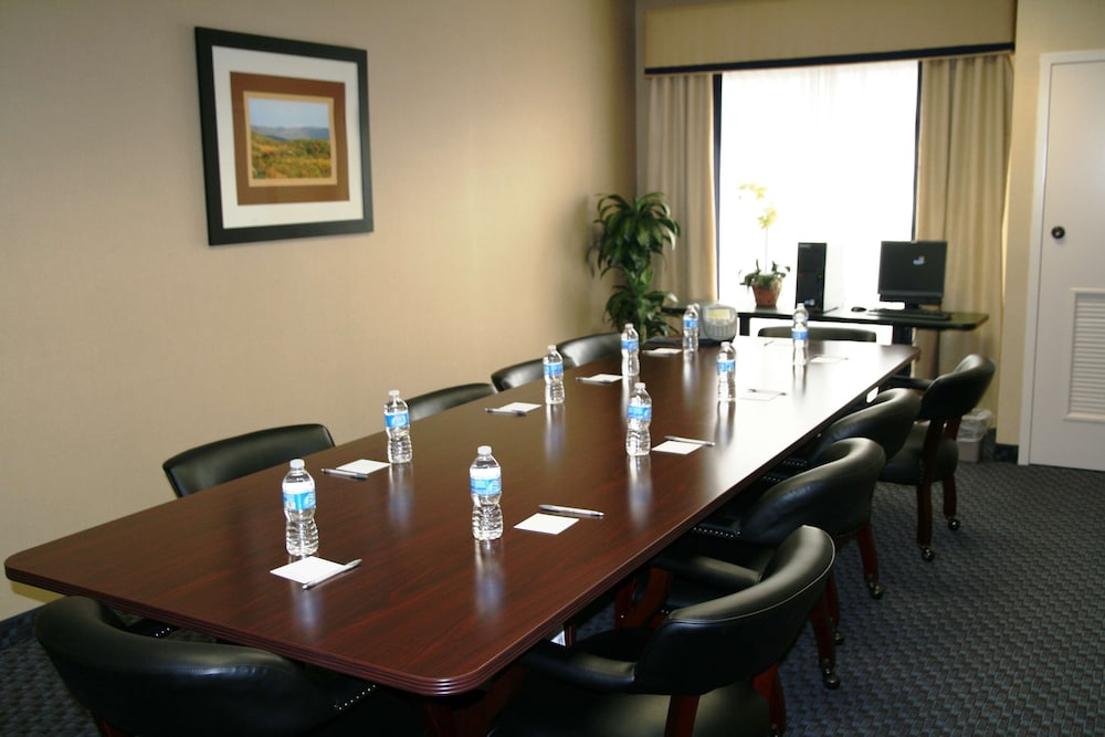 Hampton Inn Mount Airy - photo 43