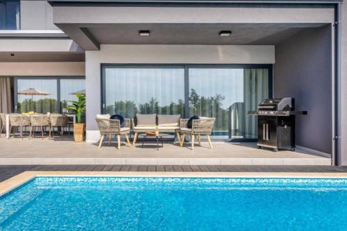 Elegant Villa With Pool And Sauna — 4-Star Luxury Hotel in Rasa, Croatia
