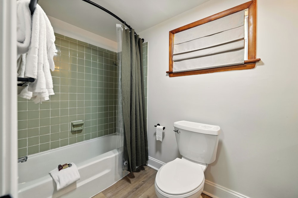 Hillside Motel LLC - photo 114