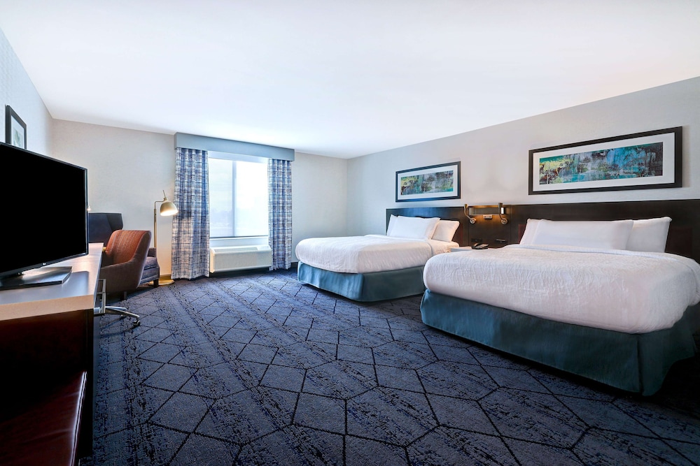 Hilton Garden Inn Cedar Rapids - photo 22
