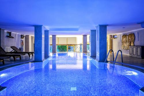 Boğaz Manzaralı Havuzlu Lüks Villa — 4-Star Luxury Hotel in Istanbul, Turkey