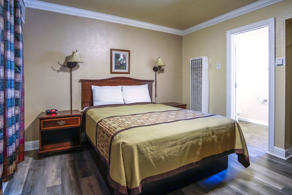 Charm Motel & Suites - photo 22