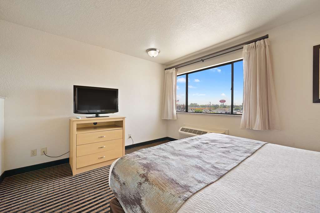 Best Western Plus Executive Inn & Suites - photo 32