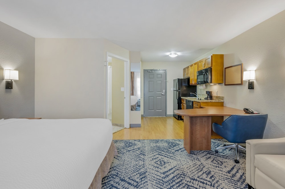 Candlewood Suites Indianapolis East by IHG - photo 11
