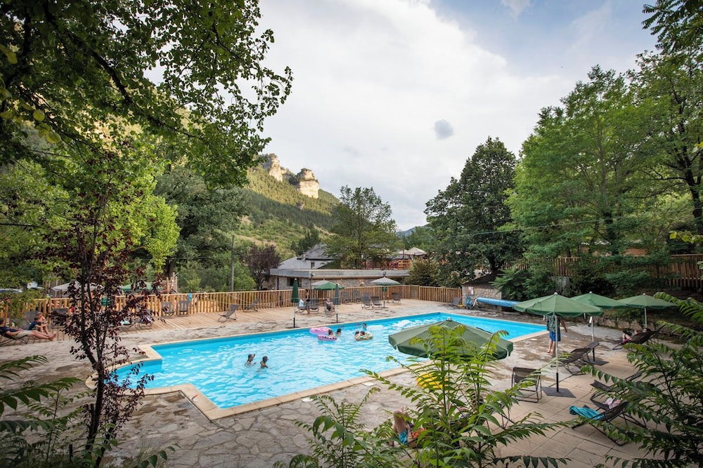 Huttopia Gorges du Tarn - carbon neutral hotel in Severac
