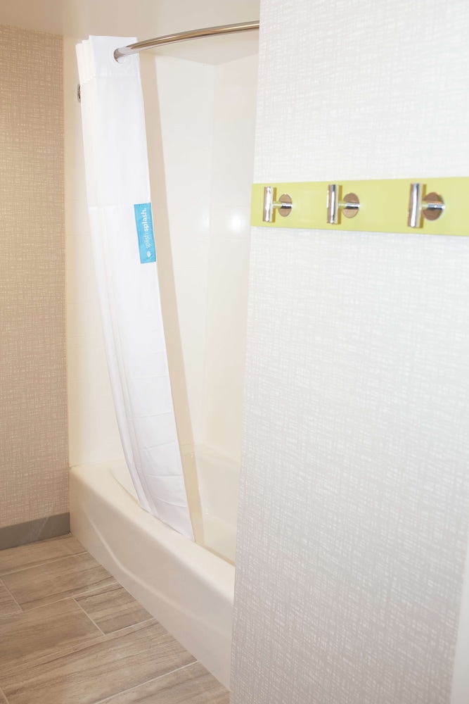 Hampton Inn & Suites Dundee - photo 26