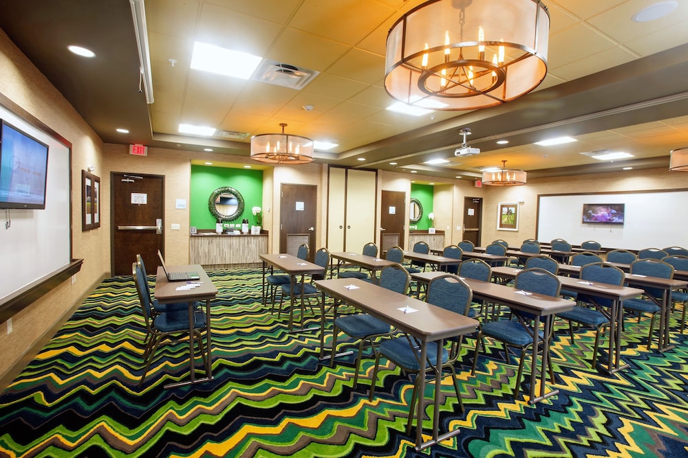 Holiday Inn Express & Suites Perry National Fairground Area #34 by IHG - photo 66
