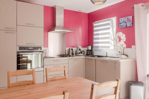 L’orchidee Wifi Terrasse in Saint-Nazaire, France