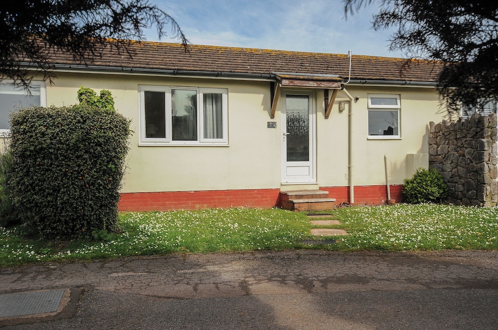 Chalet 2 at Landscove Holiday Park — 4-Star Luxury Hotel in Brixham, United Kingdom