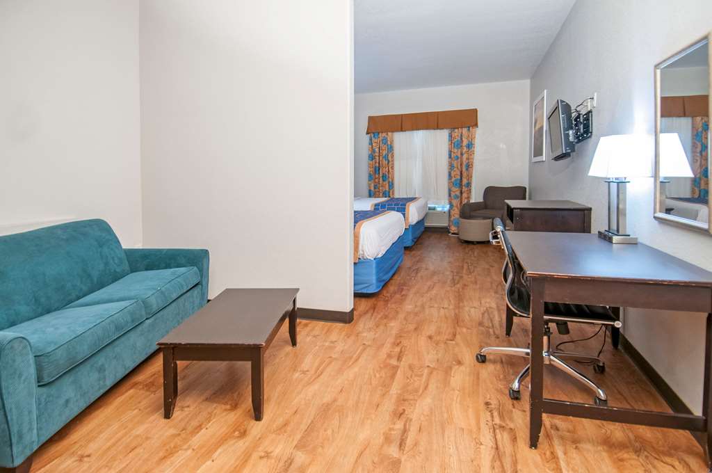 Days Inn & Suites by Wyndham San Antonio near Frost Bank Center - photo 20
