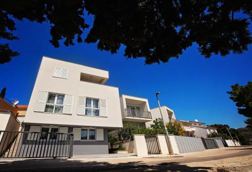 Sea Front Apartments Ivana — 4-Star Luxury Hotel in Rogoznica, Croatia