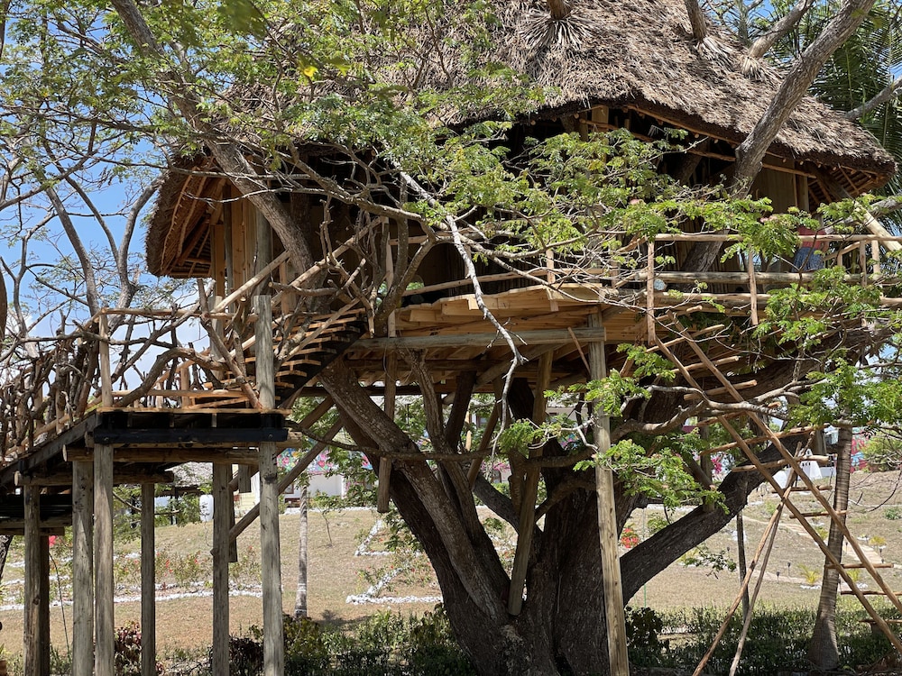 Maars Resort Chwaka - carbon neutral hotel in Zanzibar