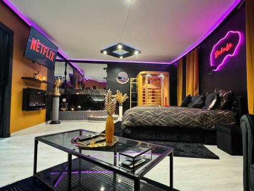 La Loveroom by Sunnyroom in Perpignan, France