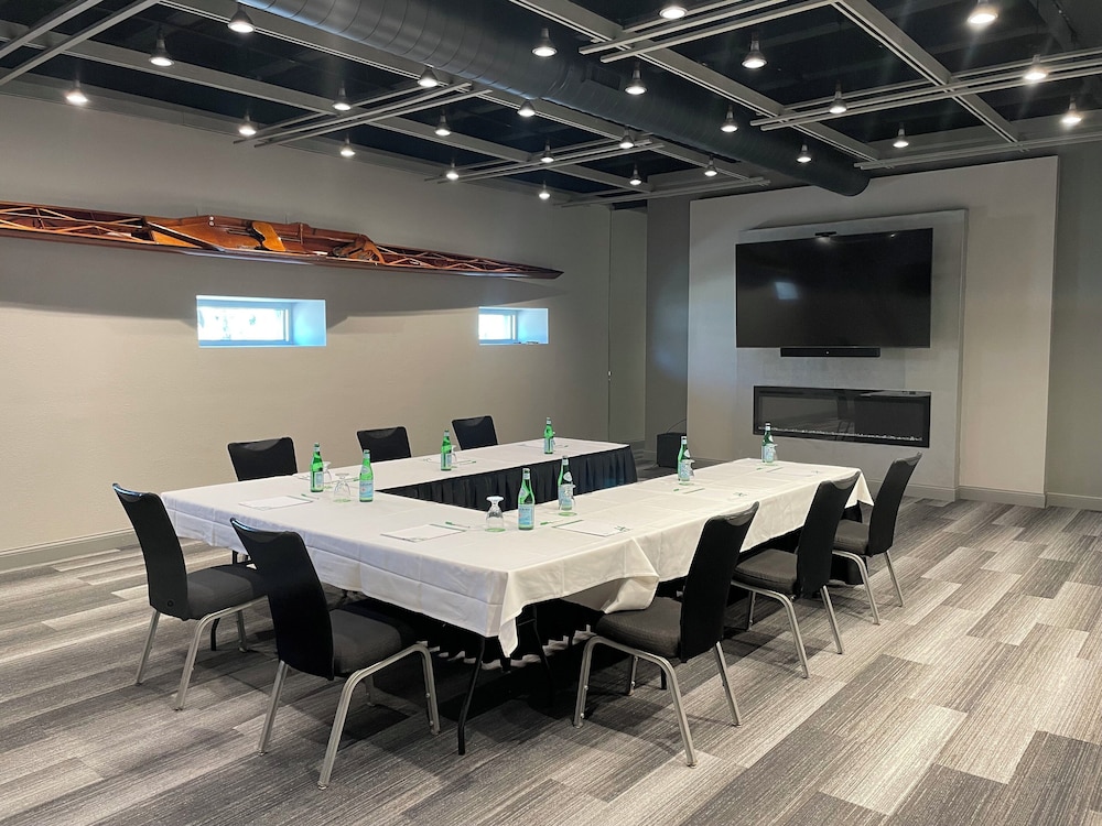 Holiday Inn Manhattan at the Campus by IHG - photo 21