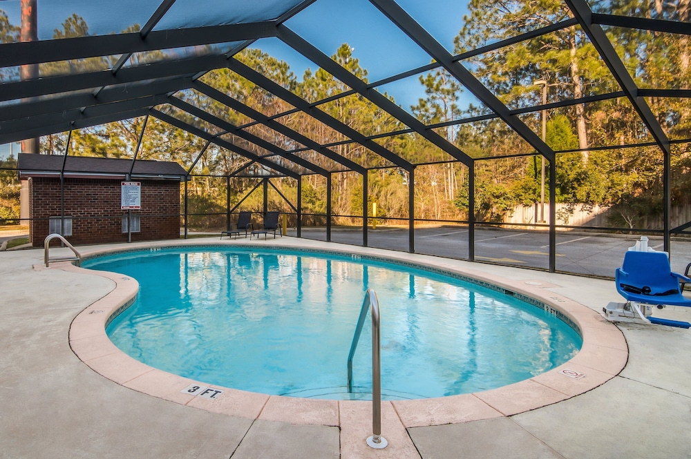 Red Roof Inn & Suites Pensacola East Milton - photo 28