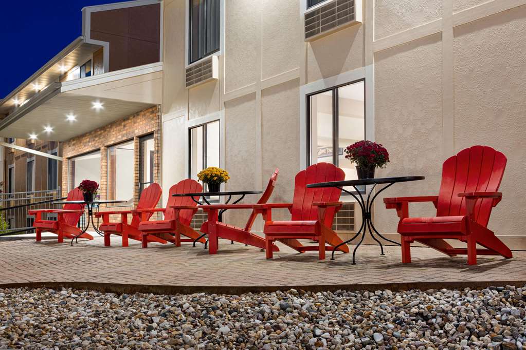 Super 8 by Wyndham Hannibal - photo 4