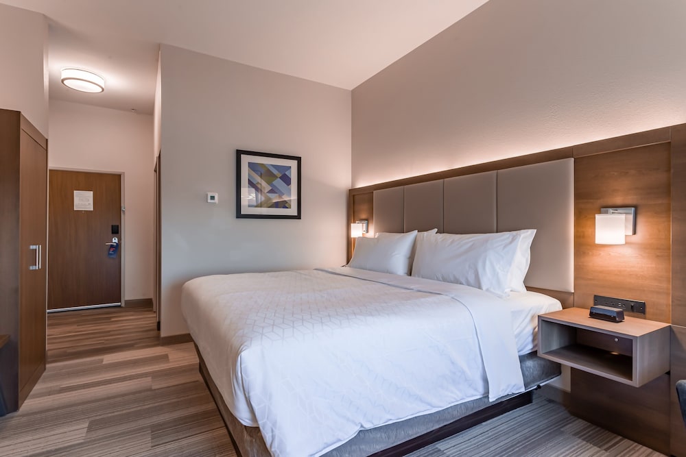 Holiday Inn Express & Suites Columbus Worthington by IHG - photo 6