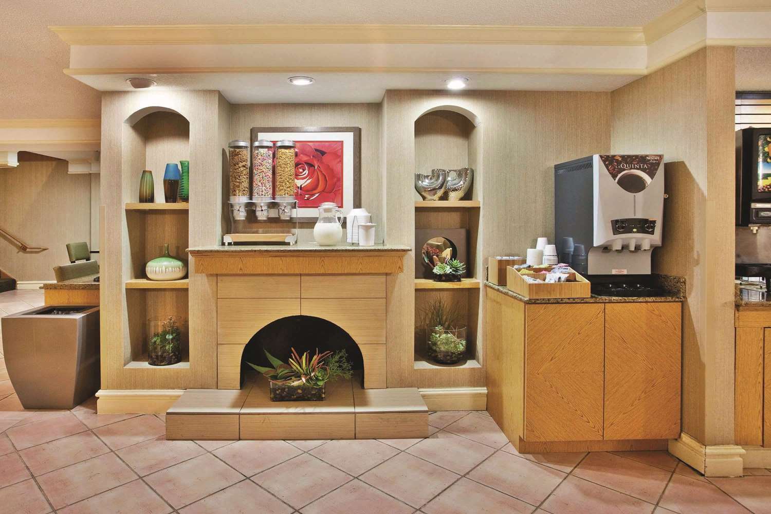 La Quinta Inn Savannah Midtown - photo 16