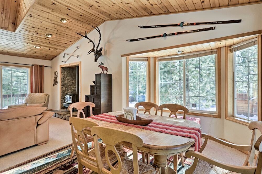 Kingswood Estate Cabin Retreat — 4-Star Luxury Hotel in Tahoe Vista, United States