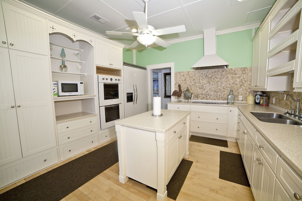 Georgianne Inn & Suites - photo 18
