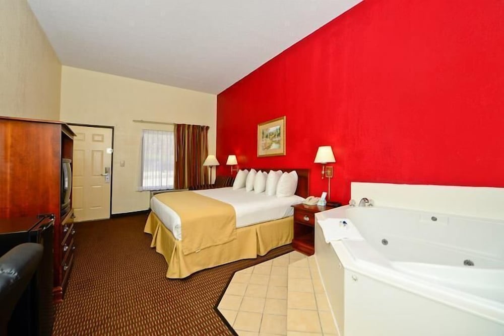 Manchester Heritage Inn And Suites - photo 13