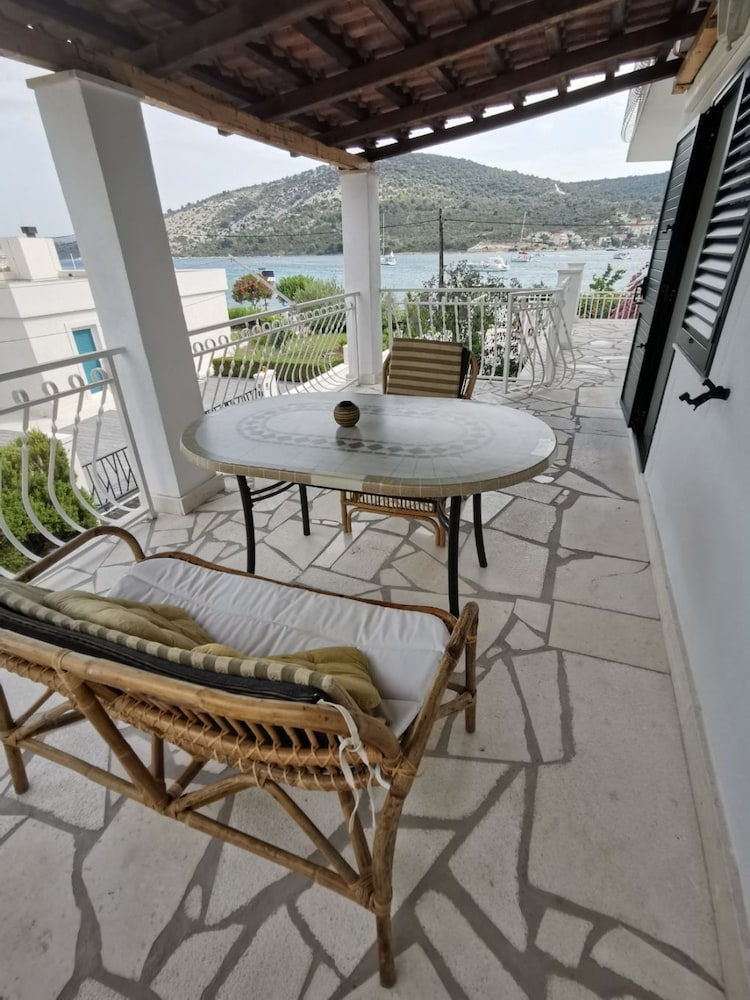 Srđan 10 m From the Beach A2 in Marina, Croatia