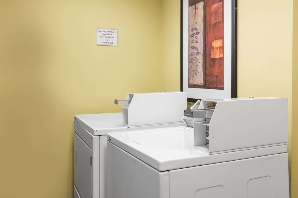Days Inn & Suites by Wyndham Fort Pierce I 95 - photo 13