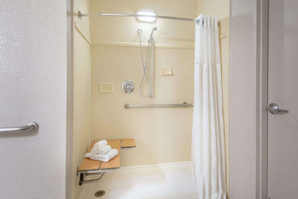 Ramada by Wyndham Cumberland Downtown - photo 14