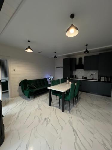 Monemi in Slavske, Ukraine