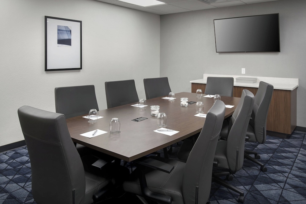 Courtyard by Marriott Norwalk - photo 26