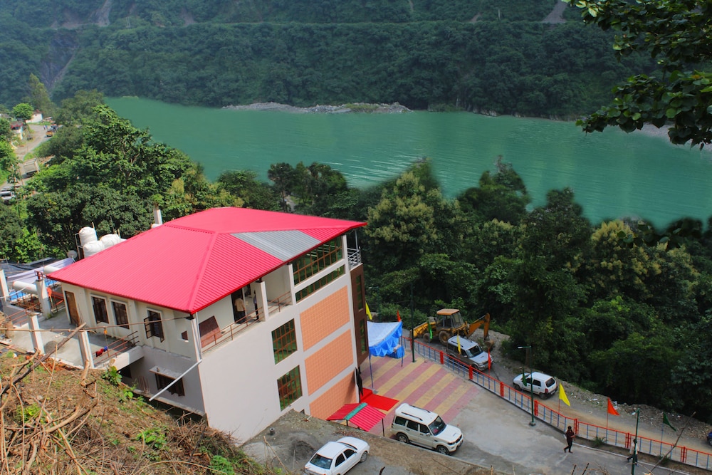 Yatrik Inn - carbon neutral hotel in Lucknow