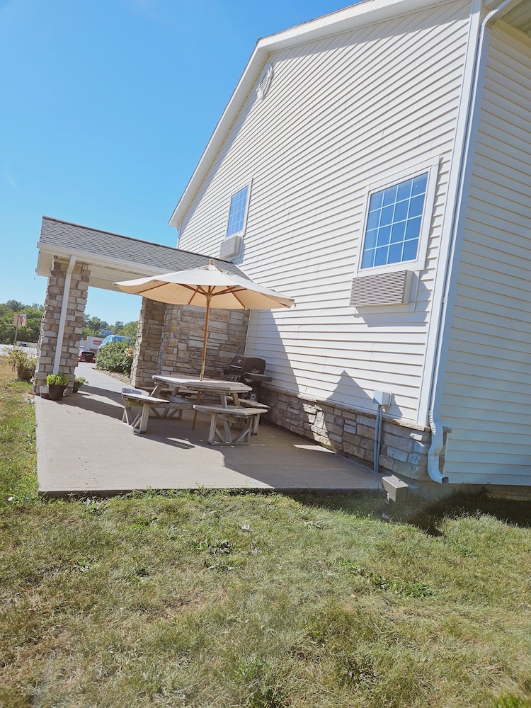 Cobblestone Inn & Suites Bloomfield - photo 42