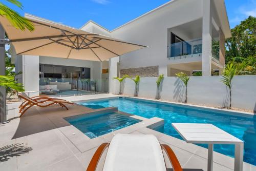 Salt Beachfront Luxe with Private Pool in Palm Cove, Australia