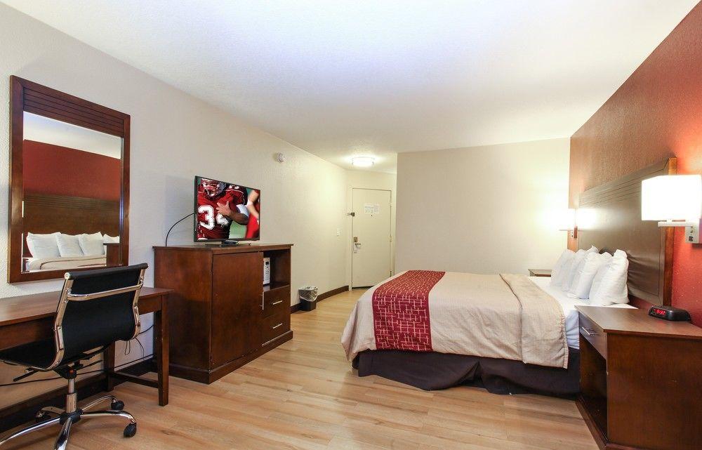 Red Roof Inn Portland - photo 6